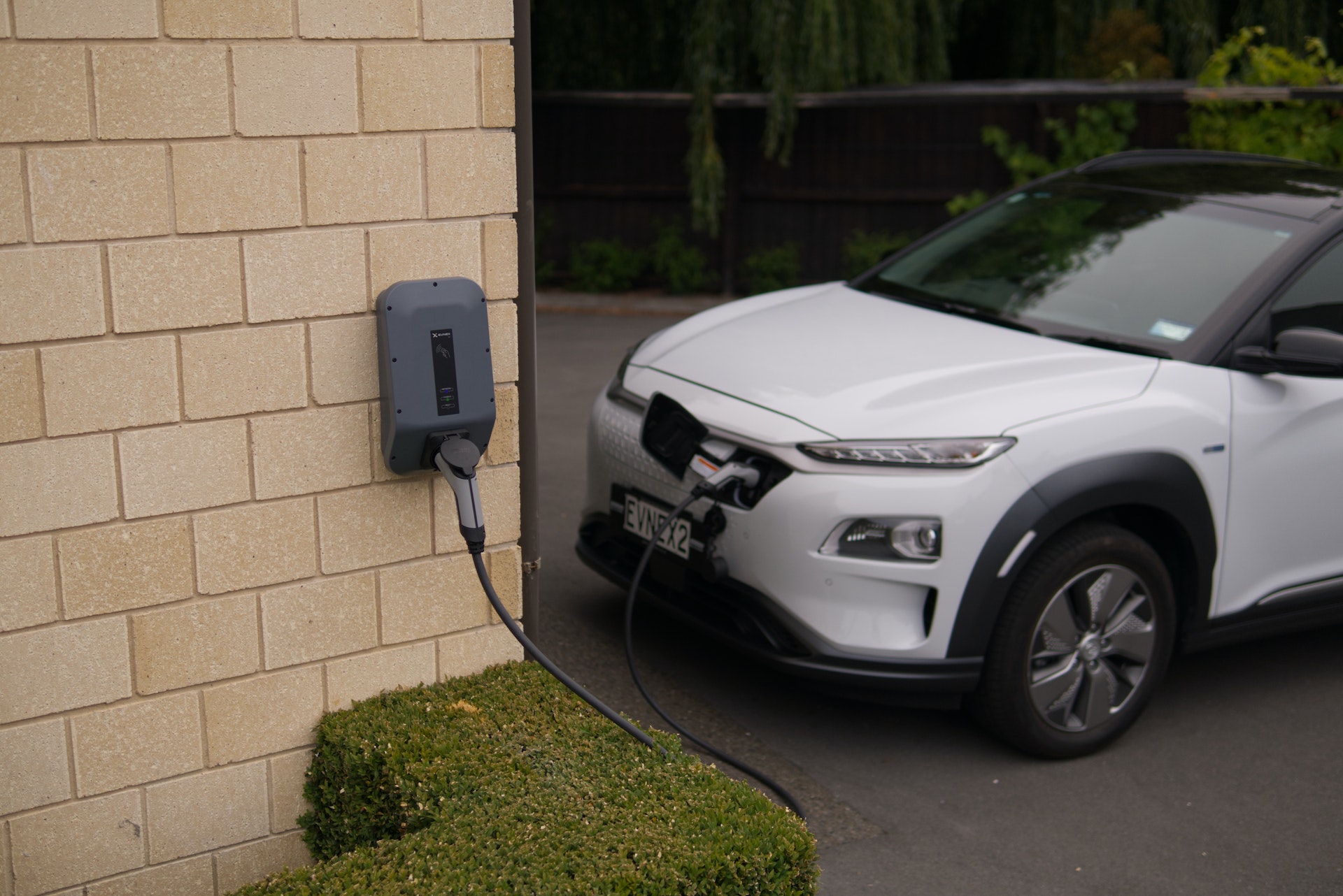 Smart charging solutions for home EV charging - Fjordkraft and CURRENT